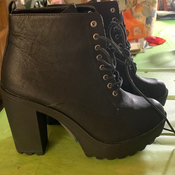 Sexy heel boots - Picture 1 of 3